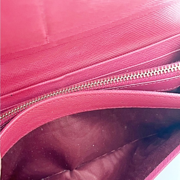 PRADA 🌟Saffiano Leather Wallet - Picture 9 of 16